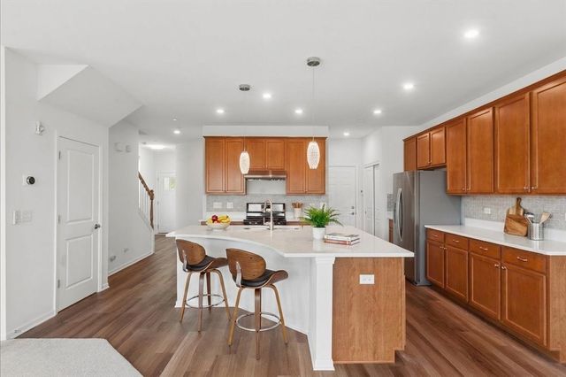 162 Waverly Court, Bloomingdale, IL 60108