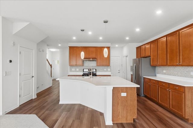 162 Waverly Court, Bloomingdale, IL 60108