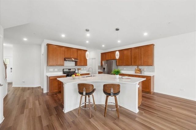 162 Waverly Court, Bloomingdale, IL 60108