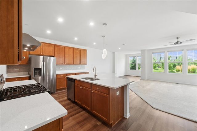 162 Waverly Court, Bloomingdale, IL 60108