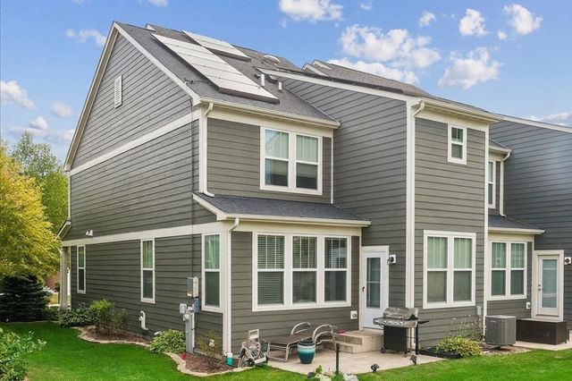 162 Waverly Court, Bloomingdale, IL 60108