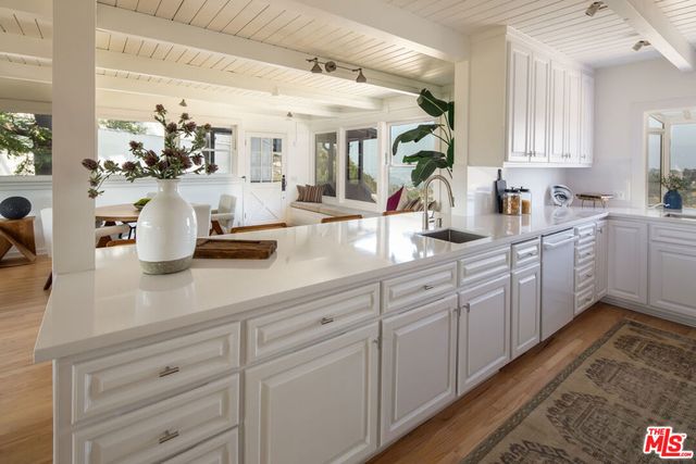 8595 Skyline Drive, Los Angeles, CA 90046