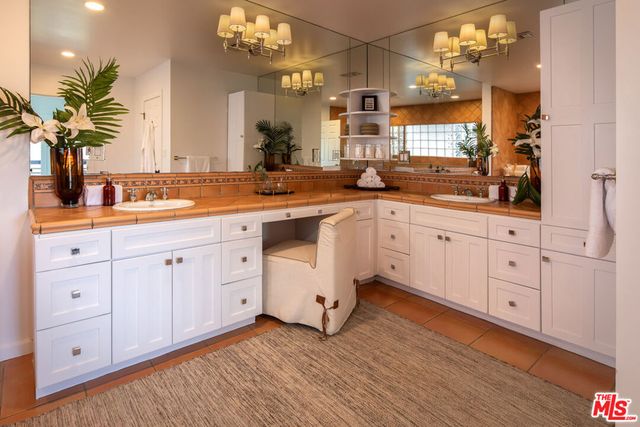 8595 Skyline Drive, Los Angeles, CA 90046