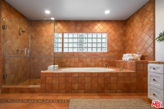 8595 Skyline Drive, Los Angeles, CA 90046