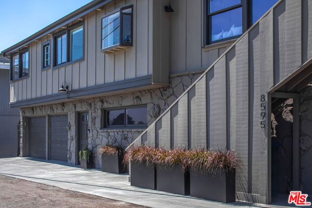 8595 Skyline Drive, Los Angeles, CA 90046