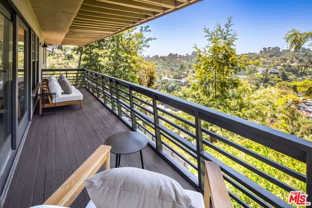 8595 Skyline Drive, Los Angeles, CA 90046