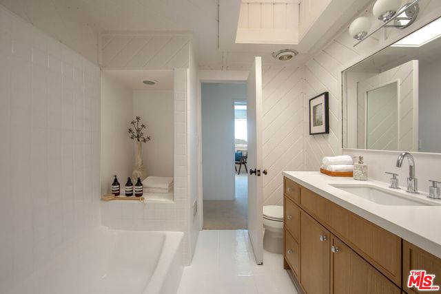 8595 Skyline Drive, Los Angeles, CA 90046