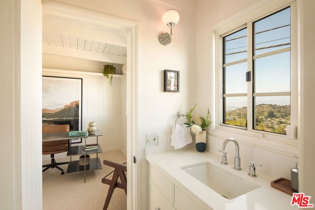 8595 Skyline Drive, Los Angeles, CA 90046