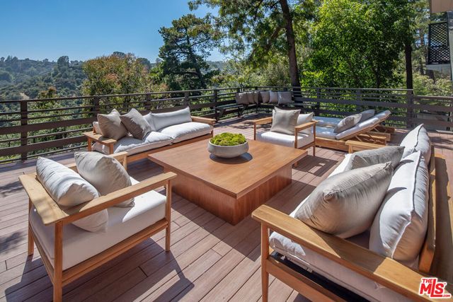 8595 Skyline Drive, Los Angeles, CA 90046