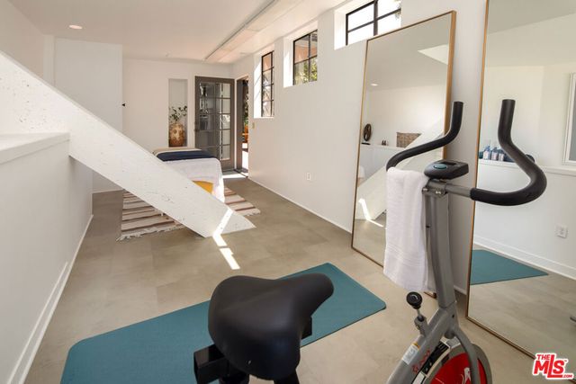 8595 Skyline Drive, Los Angeles, CA 90046