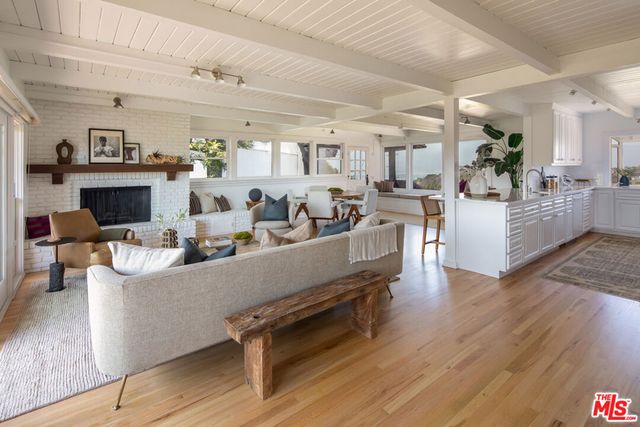 8595 Skyline Drive, Los Angeles, CA 90046
