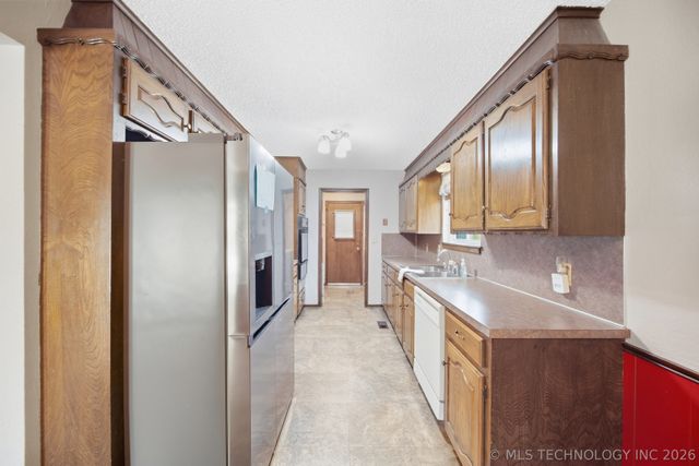 1011 E Teresa Avenue, Sapulpa, OK 74066