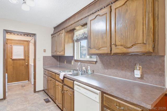 1011 E Teresa Avenue, Sapulpa, OK 74066