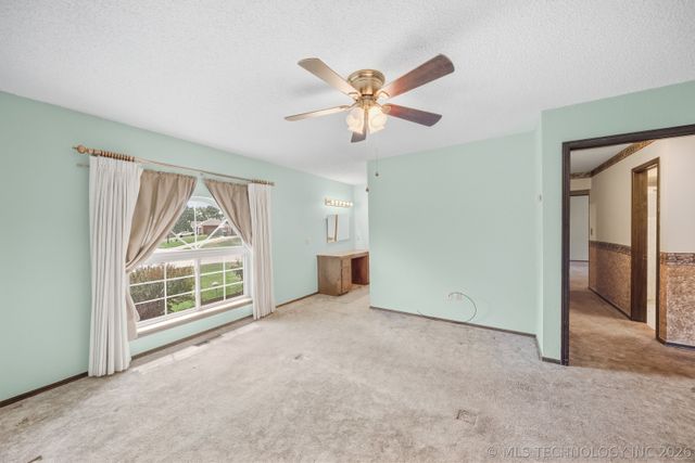 1011 E Teresa Avenue, Sapulpa, OK 74066