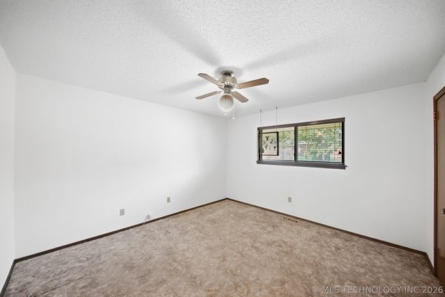 1011 E Teresa Avenue, Sapulpa, OK 74066
