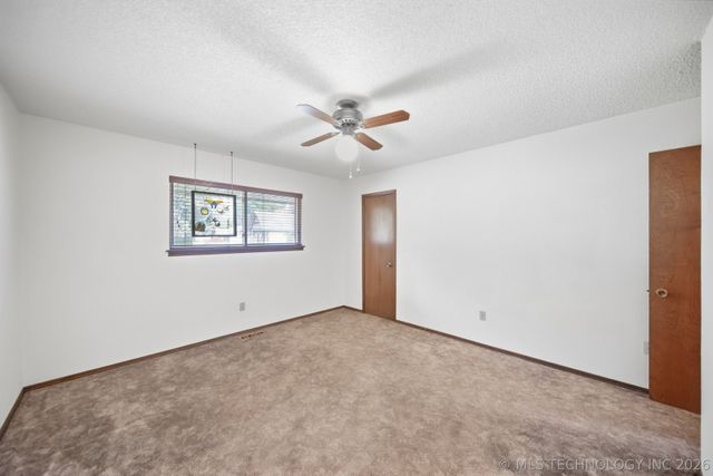 1011 E Teresa Avenue, Sapulpa, OK 74066