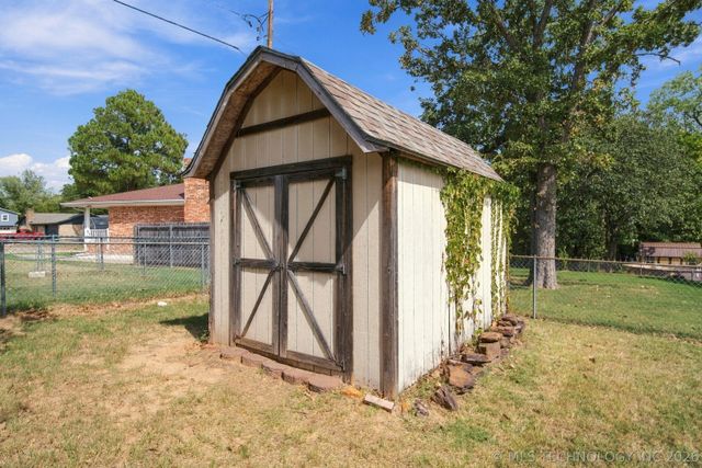 1011 E Teresa Avenue, Sapulpa, OK 74066