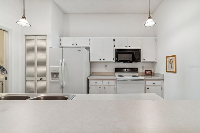 2504 NEW HAVEN CIRCLE, Sun City Center, FL 33573