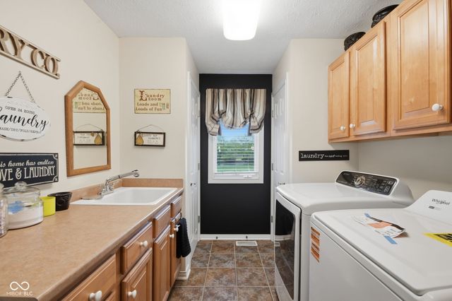 7450 Easy Street, Fishers, IN 46038