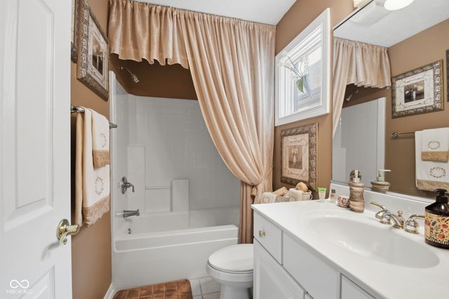 7450 Easy Street, Fishers, IN 46038