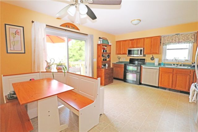 17 Metacomet Street, Portsmouth, RI 02871