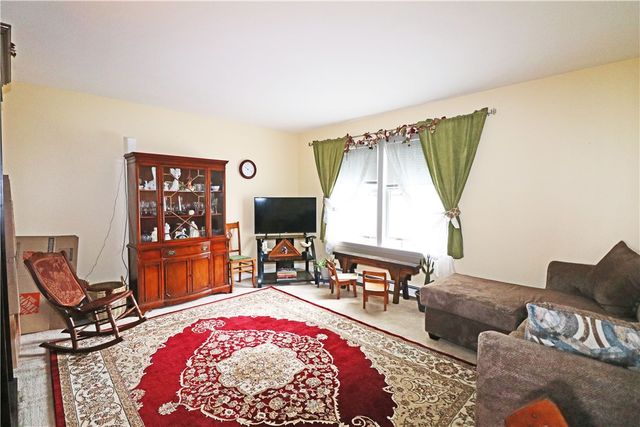 17 Metacomet Street, Portsmouth, RI 02871