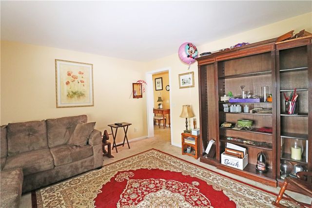 17 Metacomet Street, Portsmouth, RI 02871