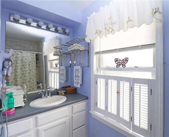 17 Metacomet Street, Portsmouth, RI 02871