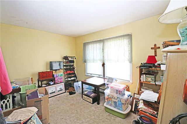 17 Metacomet Street, Portsmouth, RI 02871