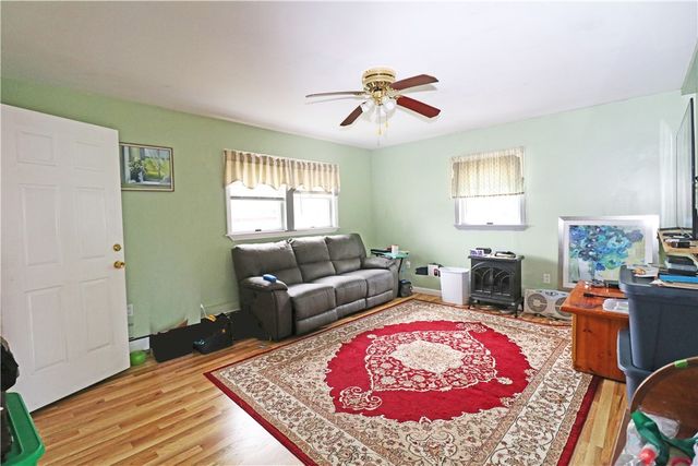 17 Metacomet Street, Portsmouth, RI 02871