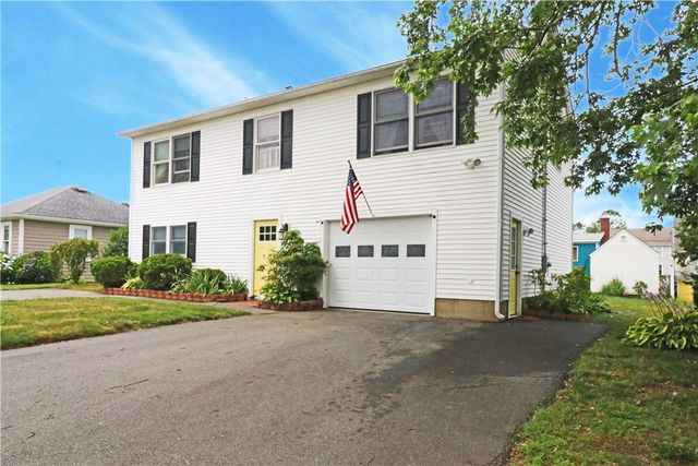 17 Metacomet Street, Portsmouth, RI 02871