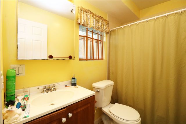 17 Metacomet Street, Portsmouth, RI 02871