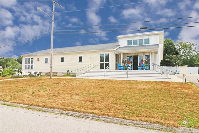 17 Metacomet Street, Portsmouth, RI 02871