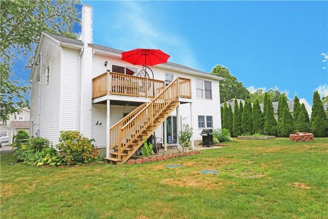 17 Metacomet Street, Portsmouth, RI 02871
