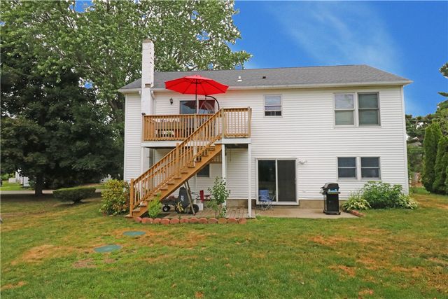 17 Metacomet Street, Portsmouth, RI 02871