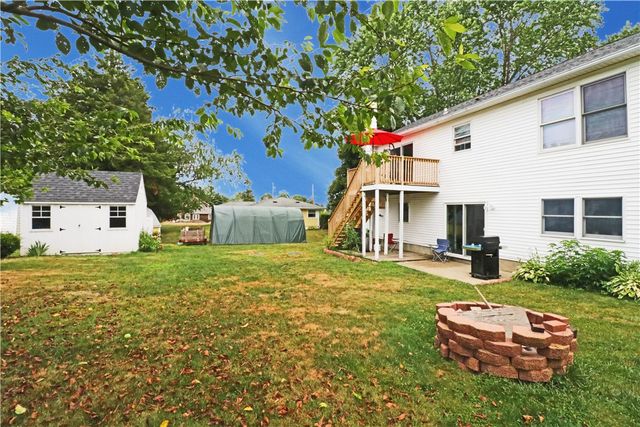 17 Metacomet Street, Portsmouth, RI 02871