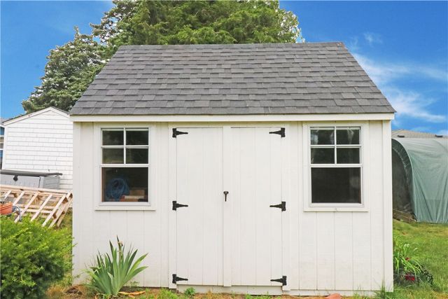 17 Metacomet Street, Portsmouth, RI 02871