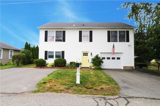 17 Metacomet Street, Portsmouth, RI 02871