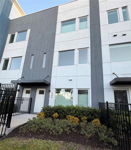 544 DR MARTIN LUTHER KING JR STREET S, St Petersburg, FL 33701