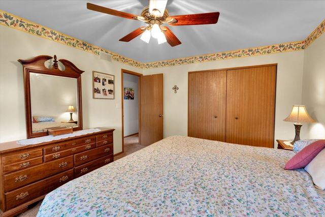 214 Deerpath Drive, Oswego, IL 60543