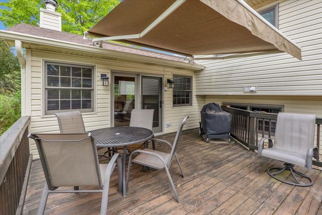 214 Deerpath Drive, Oswego, IL 60543