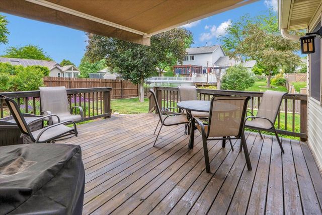 214 Deerpath Drive, Oswego, IL 60543