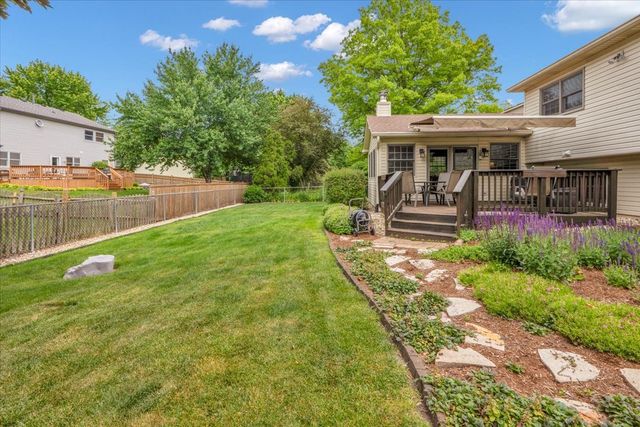 214 Deerpath Drive, Oswego, IL 60543