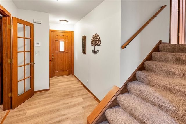 214 Deerpath Drive, Oswego, IL 60543