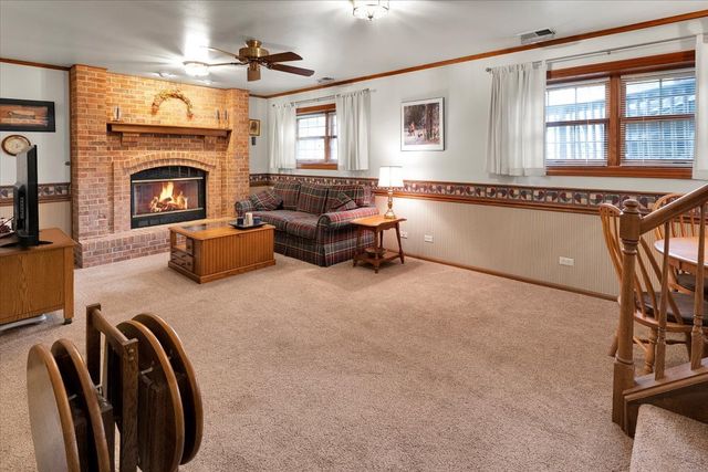 214 Deerpath Drive, Oswego, IL 60543