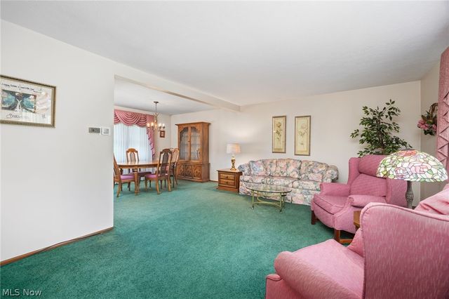8152 Twin Oaks Drive, Broadview Heights, OH 44147