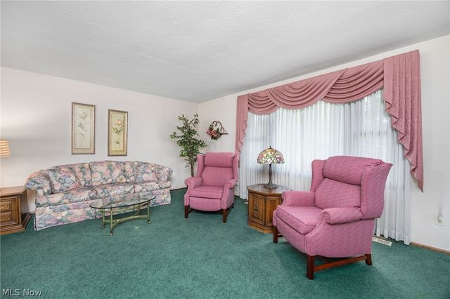 8152 Twin Oaks Drive, Broadview Heights, OH 44147