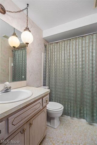 8152 Twin Oaks Drive, Broadview Heights, OH 44147