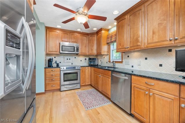 8152 Twin Oaks Drive, Broadview Heights, OH 44147