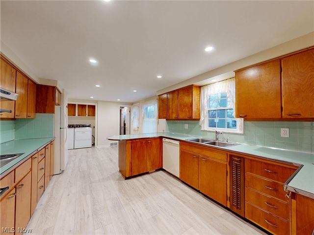 145 Overlook Road, Painesville Twp, OH 44077